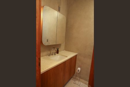 Casa à venda com 520m², 4 quartos e 2 vagas Casa à venda com 520m², 4 quartos e 2 vagasBanheiro da Suíte 3