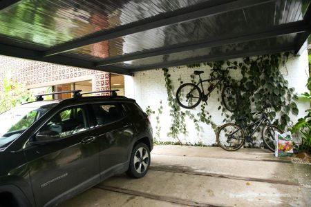 Casa à venda com 520m², 4 quartos e 2 vagas Casa à venda com 520m², 4 quartos e 2 vagasÁrea externa