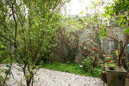 Casa à venda com 520m², 4 quartos e 2 vagas Casa à venda com 520m², 4 quartos e 2 vagasÁrea externa