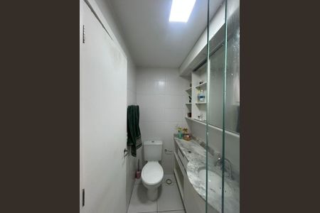 Apartamento à venda com 76m², 3 quartos e 1 vaga Apartamento à venda com 76m², 3 quartos e 1 vagaBanheiro da Suíte