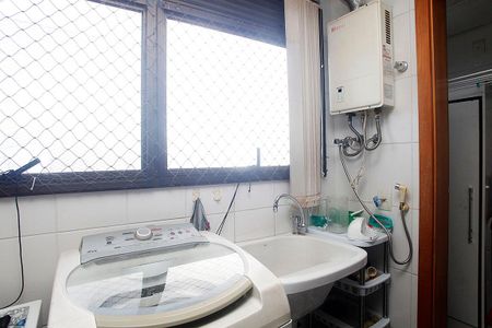 Apartamento à venda com 130m², 3 quartos e 3 vagasÁrea de Serviço + Despensa