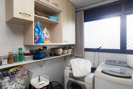 Apartamento à venda com 130m², 3 quartos e 3 vagasÁrea de Serviço + Despensa