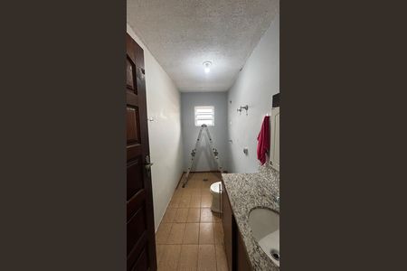 Casa para alugar com 235m², 3 quartos e 2 vagasBanheiro