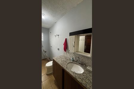 Casa para alugar com 235m², 3 quartos e 2 vagasBanheiro