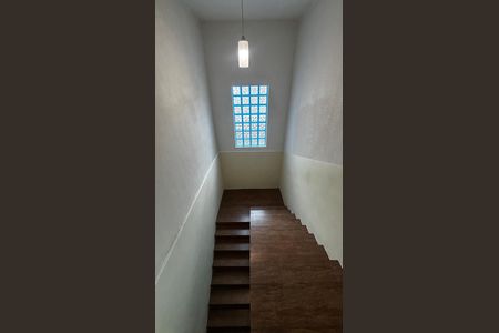 Casa para alugar com 235m², 3 quartos e 2 vagasEscada