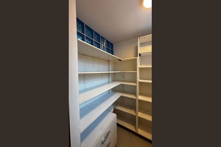 Casa para alugar com 235m², 3 quartos e 2 vagasDespensa