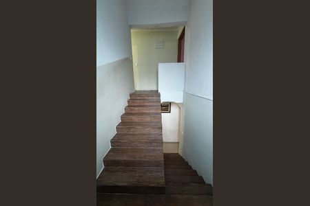Casa para alugar com 235m², 3 quartos e 2 vagasEscada