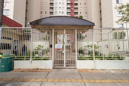 Apartamento para alugar com 47m², 2 quartos e 1 vaga Apartamento para alugar com 47m², 2 quartos e 1 vagaFachada