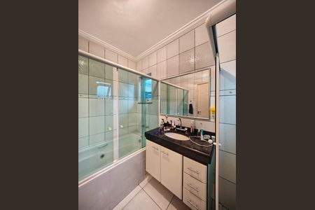 Casa de condomínio à venda com 637m², 3 quartos e 5 vagasBanheiro da suíte 3