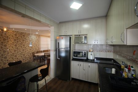 Cozinha de apartamento à venda com 3 quartos, 80m² em Jardim São Pedro, Porto Alegre