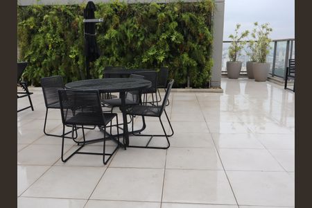 Apartamento à venda com 91m², 2 quartos e 2 vagasÁrea comum - piscina terraço