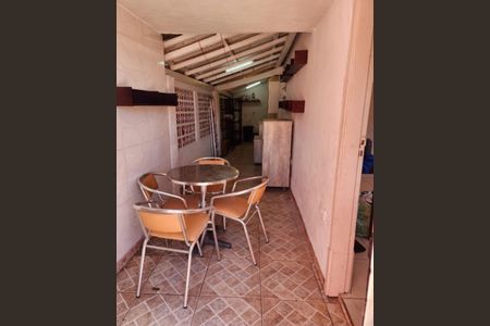 Área externa de casa para alugar com 2 quartos, 160m² em Saboó, Santos