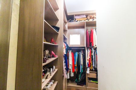 Casa para alugar com 336m², 3 quartos e 2 vagasCloset da suíte
