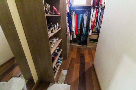 Casa para alugar com 336m², 3 quartos e 2 vagasCloset da suíte