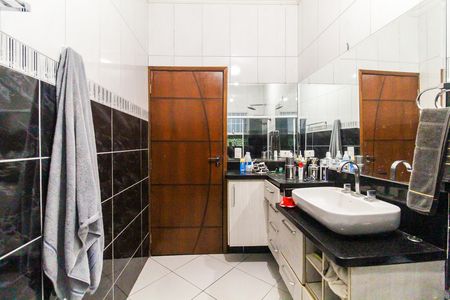 Casa para alugar com 336m², 3 quartos e 2 vagasBanheiro da Suíte