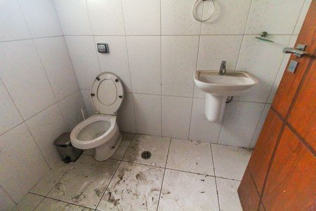 Casa para alugar com 336m², 3 quartos e 2 vagasBanheiro de Serviço