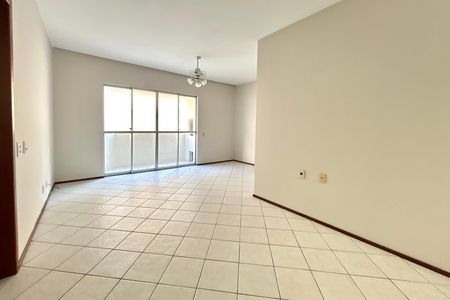 Sala  de apartamento para alugar com 3 quartos, 105m² em Estreito, Florianópolis