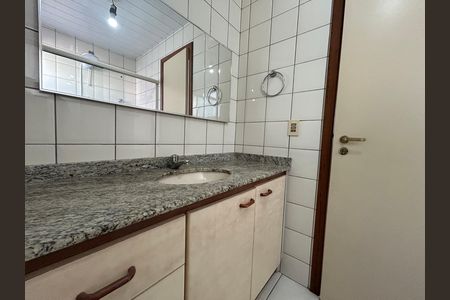 Apartamento para alugar com 105m², 3 quartos e 2 vagasBanheiro suíte 