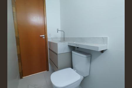 Banheiro de apartamento para alugar com 2 quartos, 56m² em Tubalina, Uberlândia