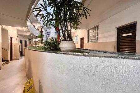 Hall de entrada de apartamento à venda com 1 quarto, 40m² em Copacabana, Rio de Janeiro