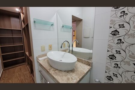 Casa de condomínio para alugar com 280m², 4 quartos e 2 vagasBanheiro Suite 01