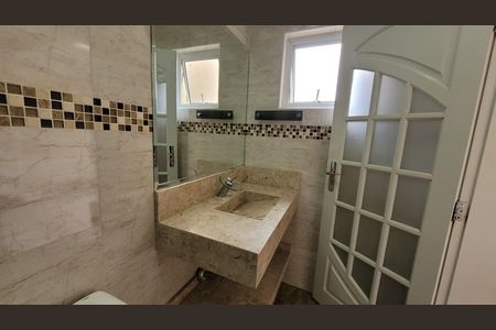Casa de condomínio para alugar com 280m², 4 quartos e 2 vagasLavabo