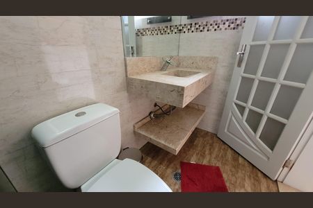 Casa de condomínio para alugar com 280m², 4 quartos e 2 vagasLavabo