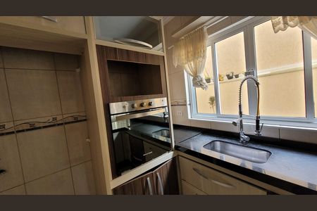 Casa de condomínio para alugar com 280m², 4 quartos e 2 vagasCozinha
