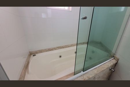 Casa de condomínio para alugar com 280m², 4 quartos e 2 vagasBanheiro Suite 01