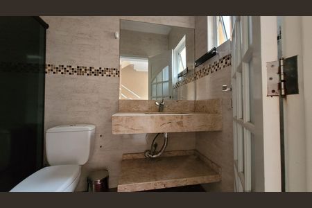 Casa de condomínio para alugar com 280m², 4 quartos e 2 vagasLavabo