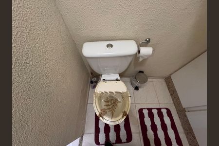 Casa de condomínio à venda com 180m², 3 quartos e 2 vagasLavabo