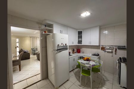 Casa de condomínio à venda com 180m², 3 quartos e 2 vagasCozinha e Área de Serviço