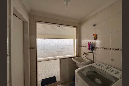 Casa de condomínio à venda com 180m², 3 quartos e 2 vagasCozinha e Área de Serviço