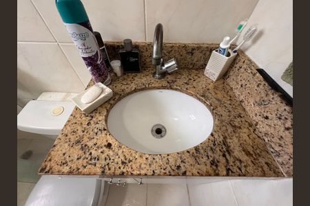 Casa de condomínio à venda com 180m², 3 quartos e 2 vagasSuíte 1 - Banheiro