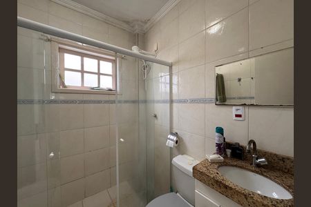 Casa de condomínio à venda com 180m², 3 quartos e 2 vagasSuíte 1 - Banheiro