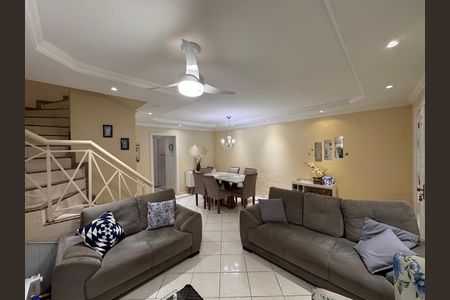 Casa de condomínio à venda com 180m², 3 quartos e 2 vagasSala