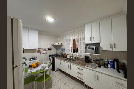 Casa de condomínio à venda com 180m², 3 quartos e 2 vagasCozinha e Área de Serviço