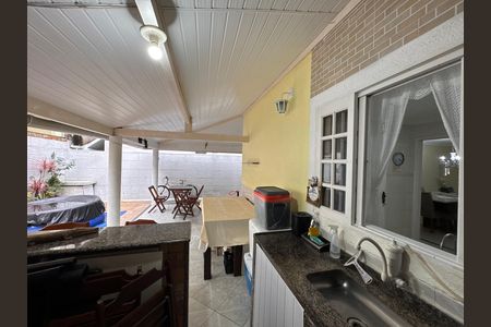 Casa de condomínio à venda com 180m², 3 quartos e 2 vagasÁrea externa