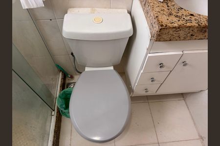 Casa de condomínio à venda com 180m², 3 quartos e 2 vagasSuíte 1 - Banheiro