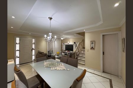 Casa de condomínio à venda com 180m², 3 quartos e 2 vagasSala