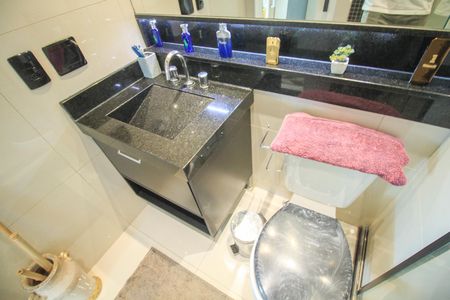 Apartamento à venda com 83m², 2 quartos e 2 vagasBanheiro social