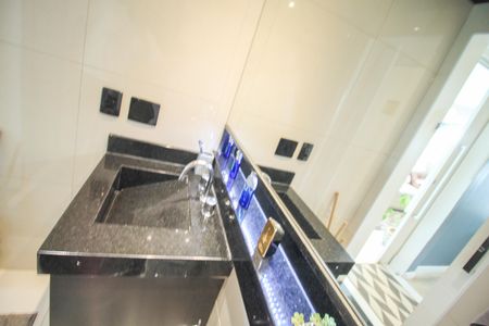 Apartamento à venda com 83m², 2 quartos e 2 vagasBanheiro social