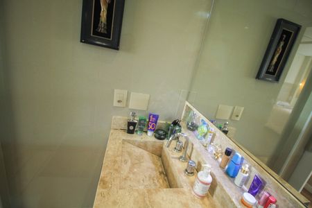 Apartamento à venda com 83m², 2 quartos e 2 vagasBanheiro da Suíte