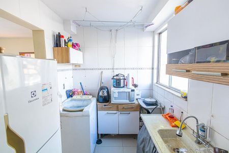 Cozinha de apartamento à venda com 2 quartos, 50m² em Heliópolis, Belo Horizonte