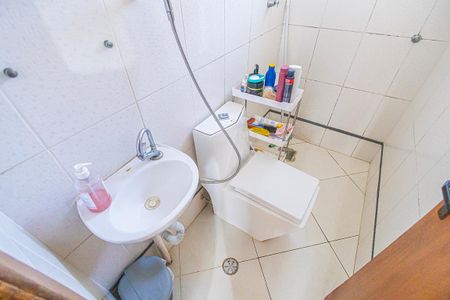Banheiro de apartamento à venda com 2 quartos, 50m² em Heliópolis, Belo Horizonte