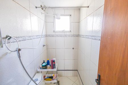 Banheiro de apartamento à venda com 2 quartos, 50m² em Heliópolis, Belo Horizonte