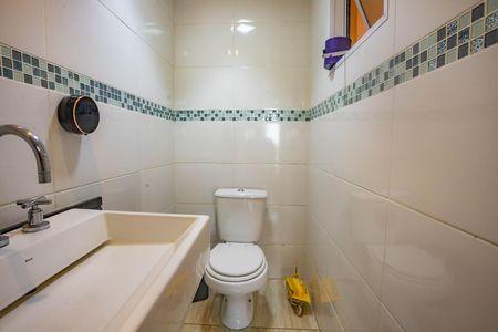 Casa para alugar com 250m², 2 quartos e 2 vagas Casa para alugar com 250m², 2 quartos e 2 vagasBanheiro da área de lazer