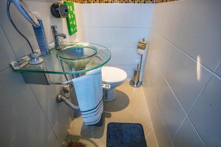 Casa para alugar com 250m², 2 quartos e 2 vagas Casa para alugar com 250m², 2 quartos e 2 vagasLavabo