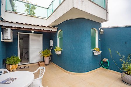 Casa para alugar com 250m², 2 quartos e 2 vagas Casa para alugar com 250m², 2 quartos e 2 vagasVaranda da suíte