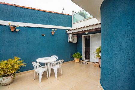 Casa para alugar com 250m², 2 quartos e 2 vagas Casa para alugar com 250m², 2 quartos e 2 vagasVaranda da suíte